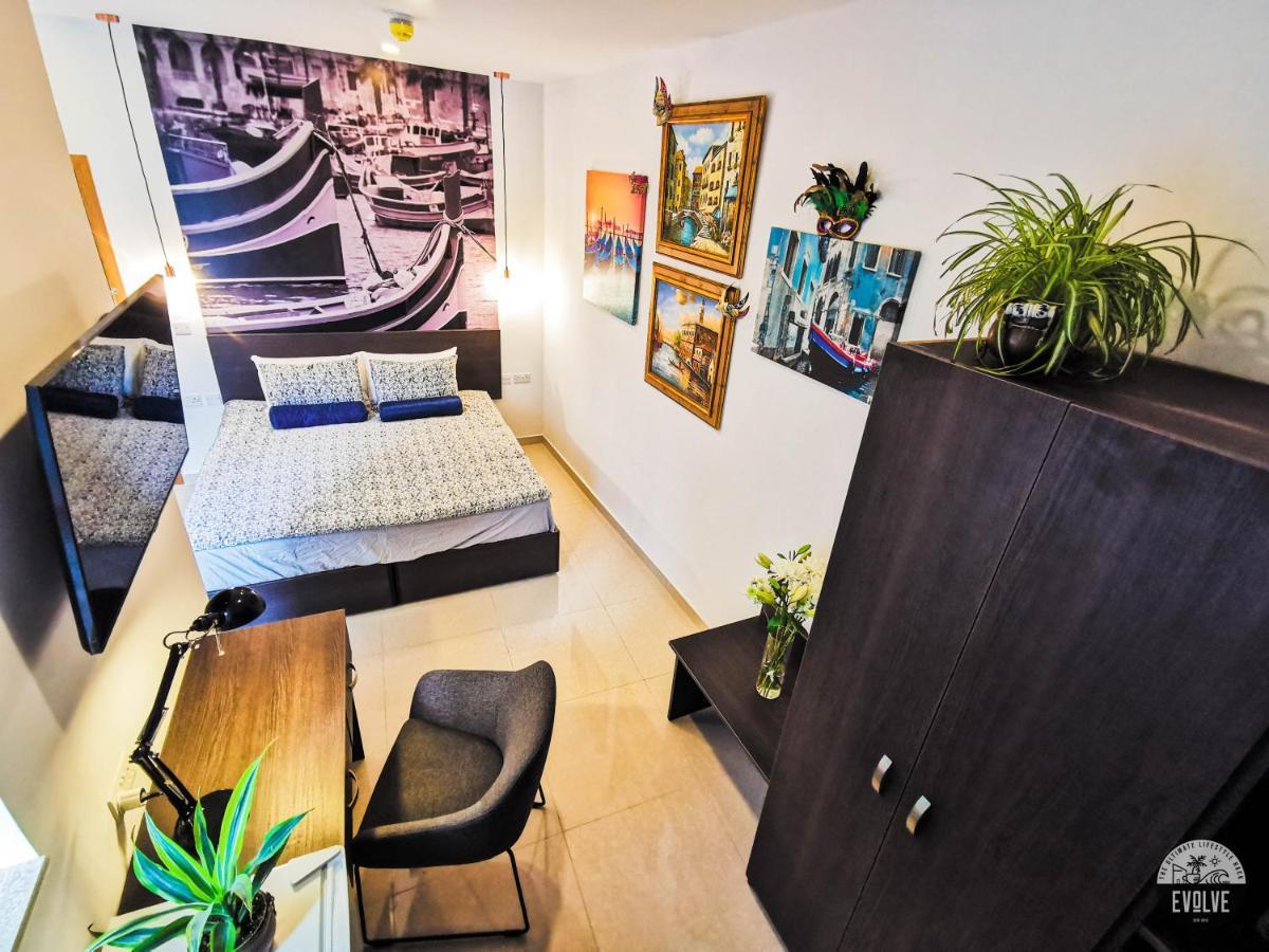 Evolve Coliving Guesthouse Слима Экстерьер фото