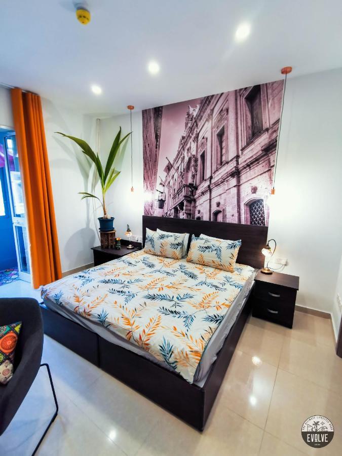 Evolve Coliving Guesthouse Слима Номер фото