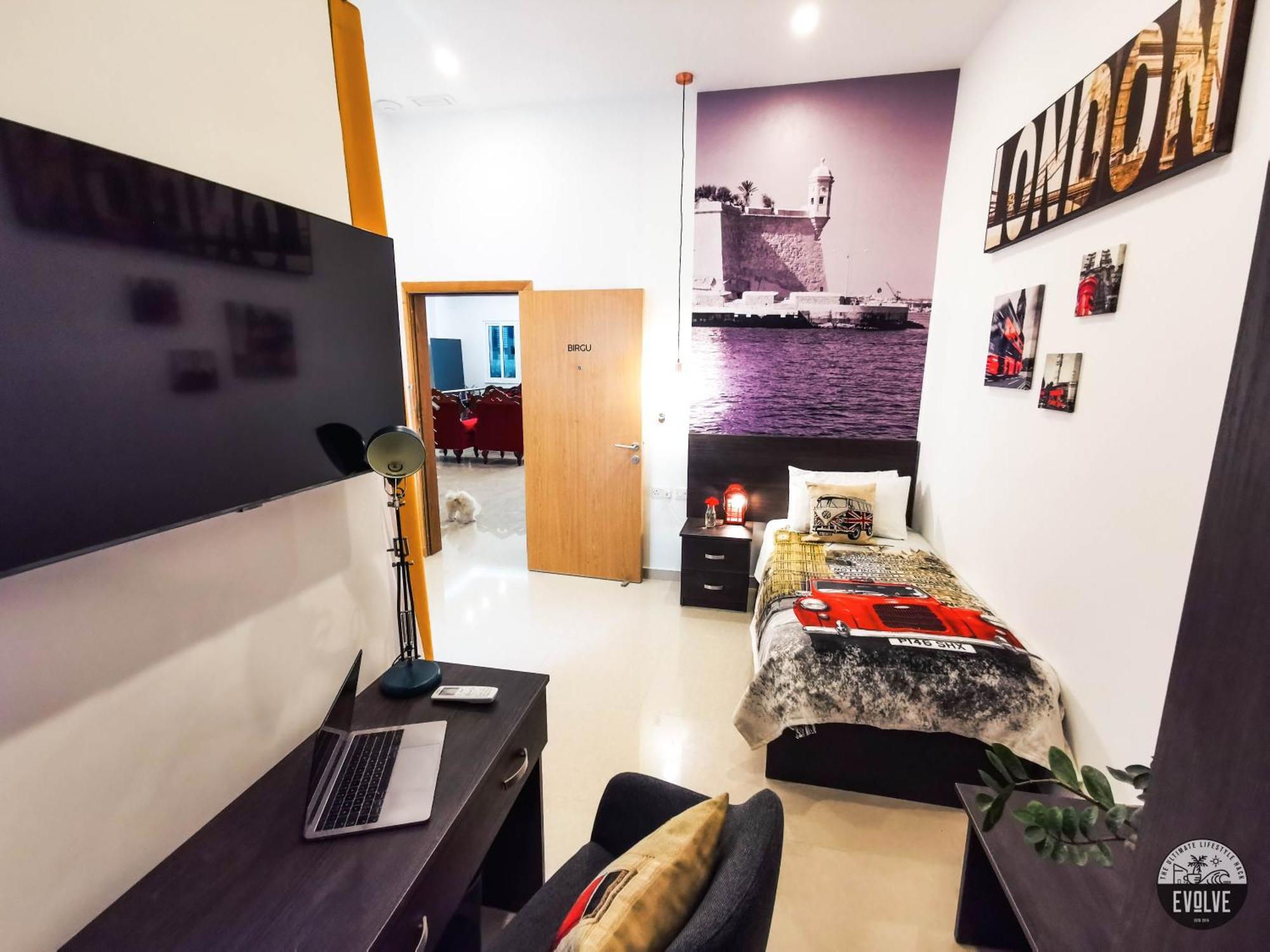 Evolve Coliving Guesthouse Слима Номер фото