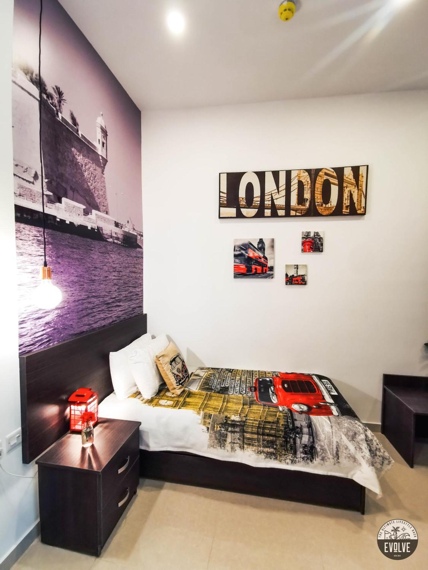 Evolve Coliving Guesthouse Слима Номер фото