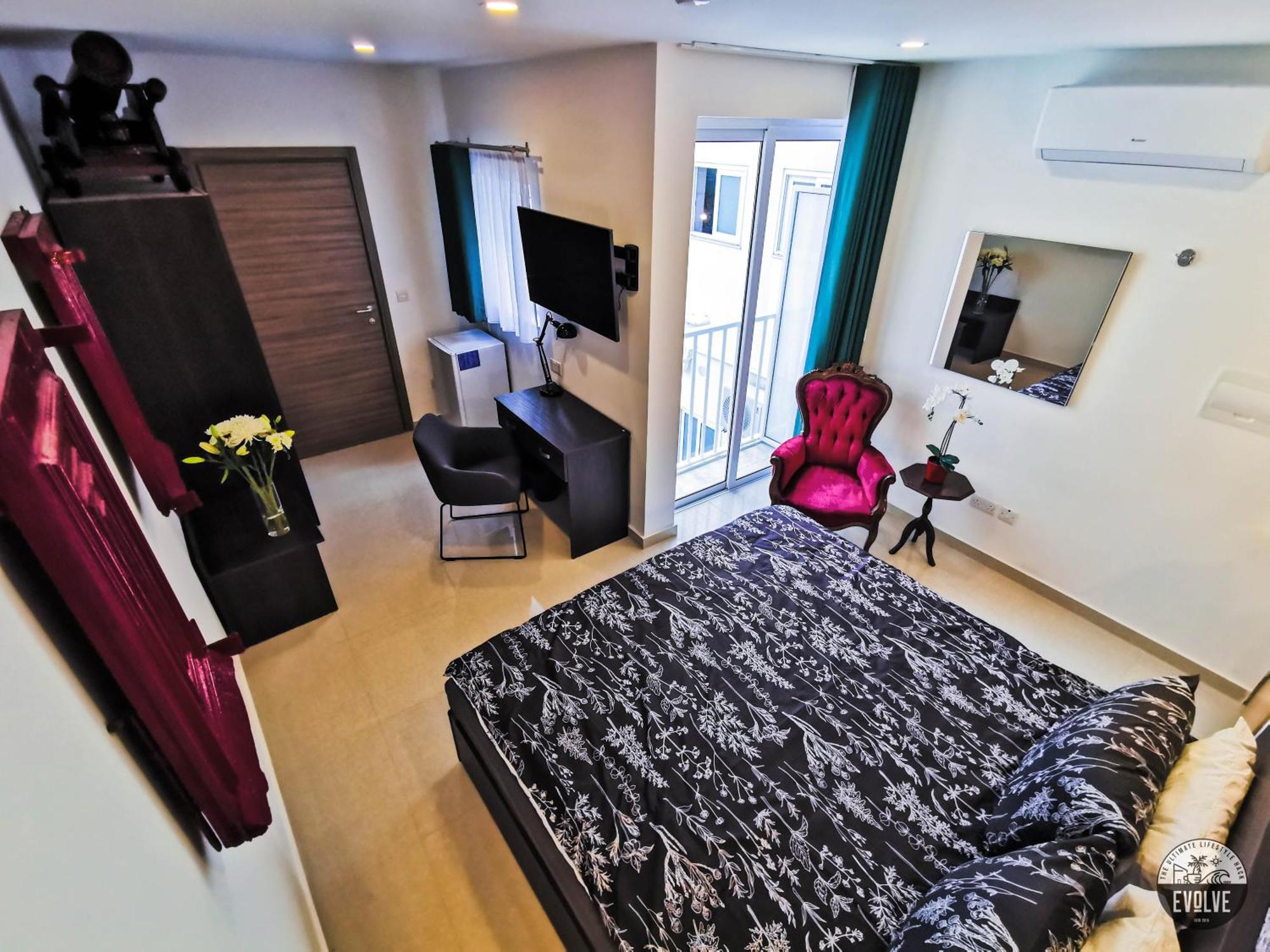 Evolve Coliving Guesthouse Слима Номер фото