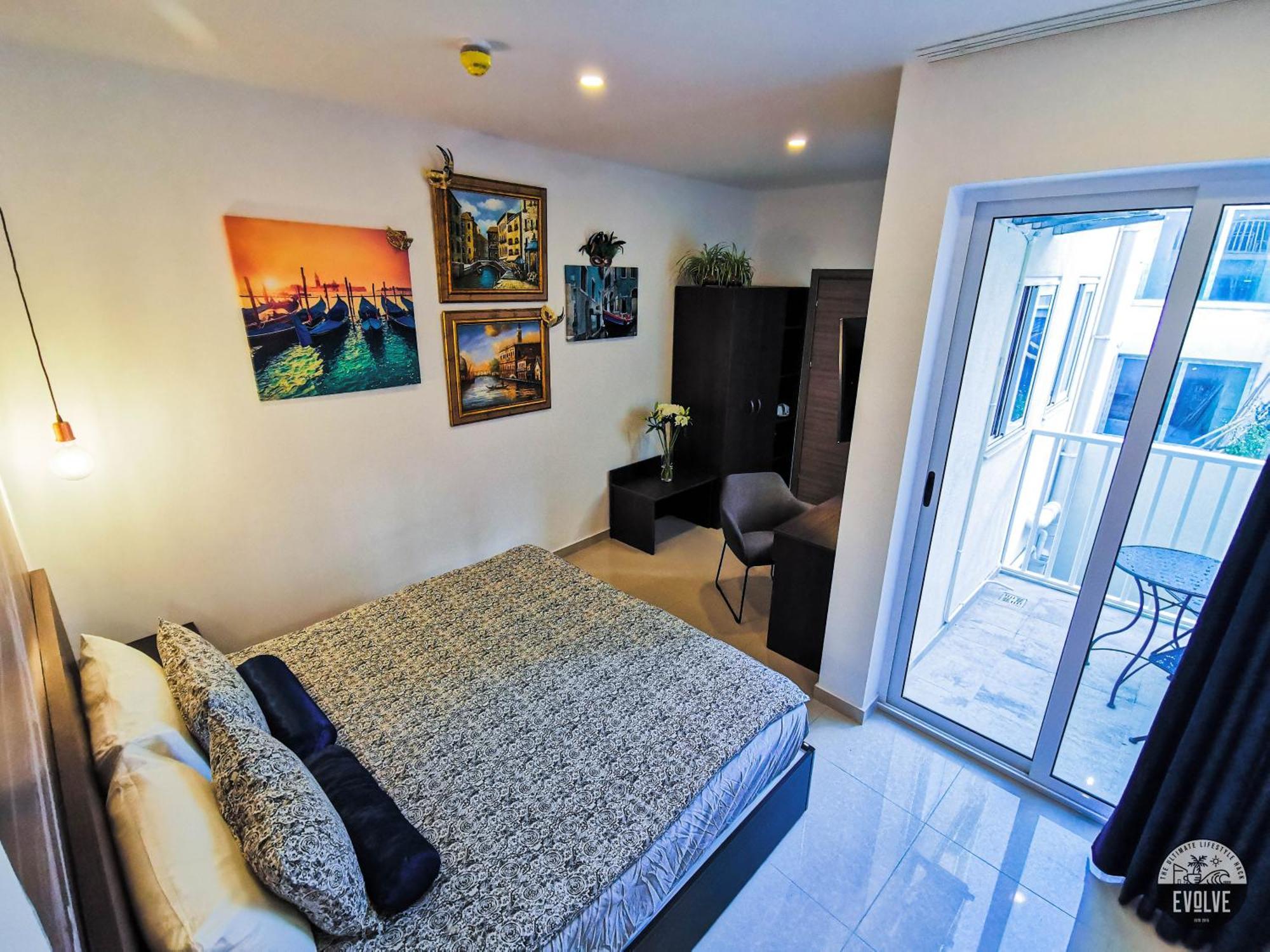 Evolve Coliving Guesthouse Слима Номер фото